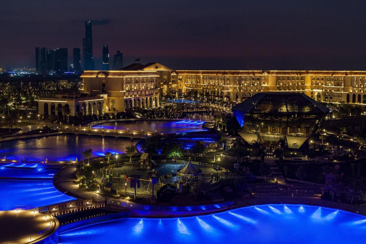 The St Regis New Capital Cairo Hotel Exterior foto The Atlantis Hotel at night